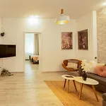 Ideal Stay: Spacious 2br Near Calea Victoriei דירה בוקרשט