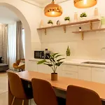 Ideal Stay: Spacious 2br Near Calea Victoriei דירה