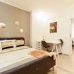 Διαμέρισμα Ideal Stay: Spacious 2br Near Calea Victoriei Βουκουρέστι