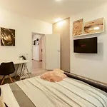 Ideal Stay: Spacious 2br Near Calea Victoriei Διαμέρισμα Βουκουρέστι