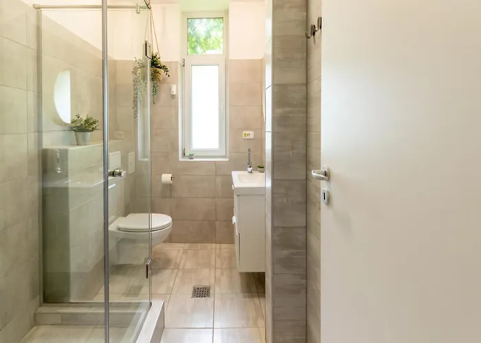 Lägenhet Ideal Stay: Spacious 2br Near Calea Victoriei Bukarest