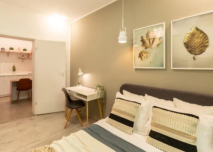Ideal Stay: Spacious 2br Near Calea Victoriei Бухарест