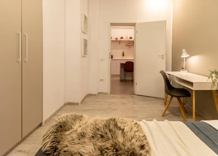 Lägenhet Ideal Stay: Spacious 2br Near Calea Victoriei Bukarest