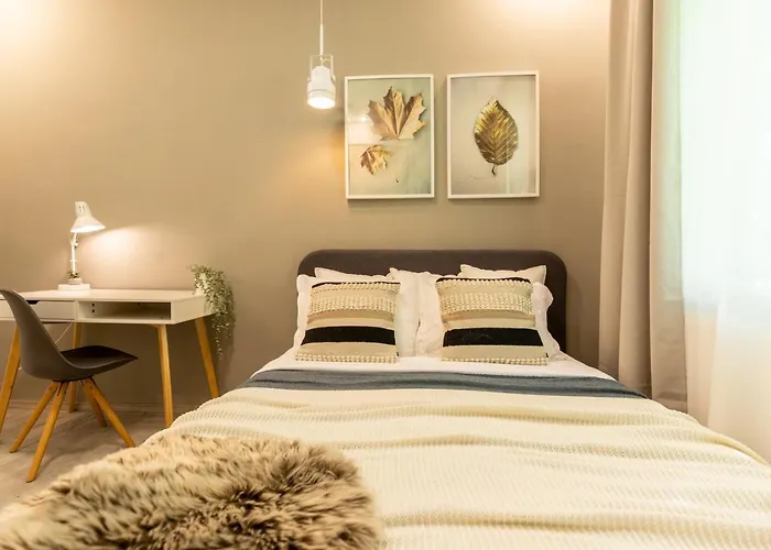 Lägenhet Ideal Stay: Spacious 2br Near Calea Victoriei Bukarest