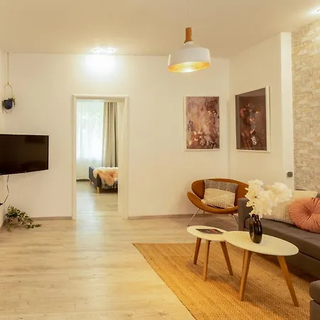 Ideal Stay: Spacious 2br Near Calea Victoriei アパート ブカレスト
