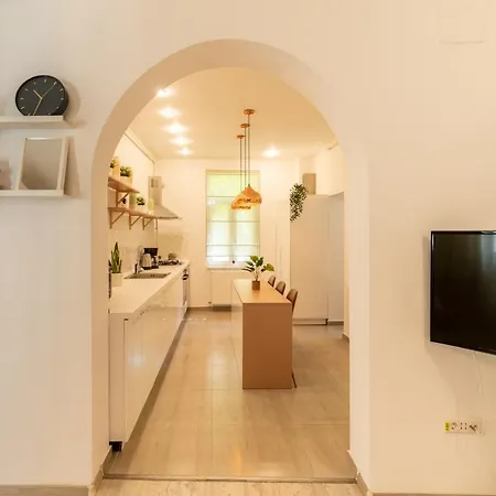 Ideal Stay: Spacious 2br Near Calea Victoriei ブカレスト