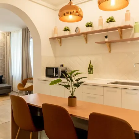 Ideal Stay: Spacious 2br Near Calea Victoriei アパート