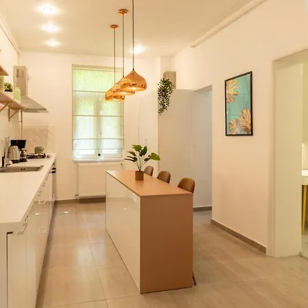 Ideal Stay: Spacious 2br Near Calea Victoriei アパート *