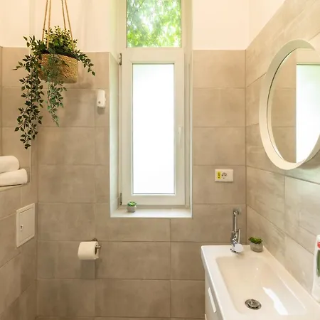 Ideal Stay: Spacious 2br Near Calea Victoriei ブカレスト