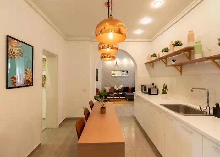 Ideal Stay: Spacious 2br Near Calea Victoriei Бухарест