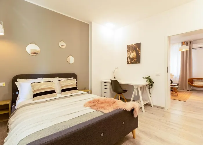 Апартаменти Ideal Stay: Spacious 2br Near Calea Victoriei Бухарест