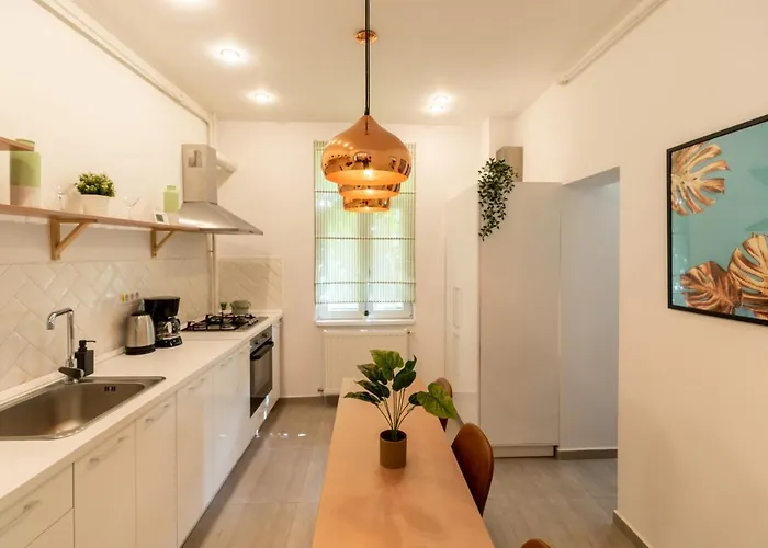 Ideal Stay: Spacious 2br Near Calea Victoriei * Бухарест