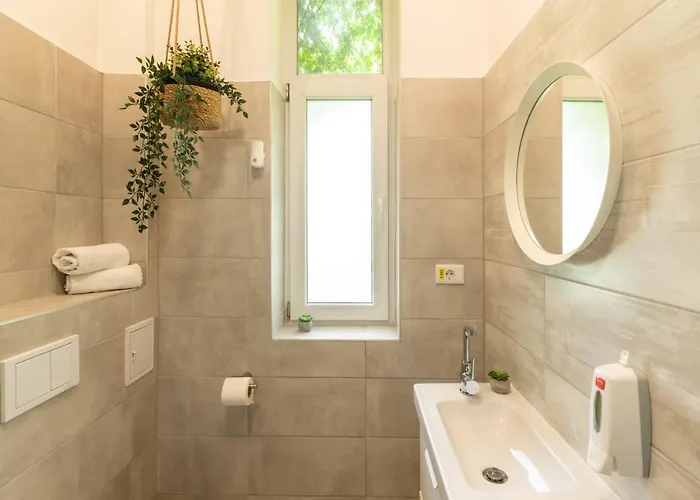 Ideal Stay: Spacious 2br Near Calea Victoriei Бухарест