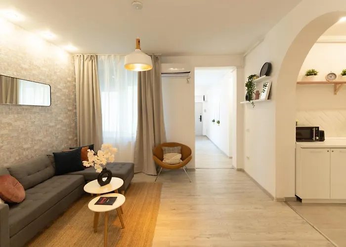 Ideal Stay: Spacious 2br Near Calea Victoriei Бухарест