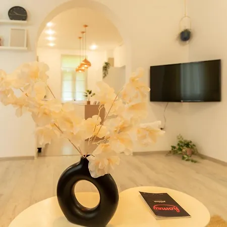 Apartament Ideal Stay: Spacious 2br Near Calea Victoriei *